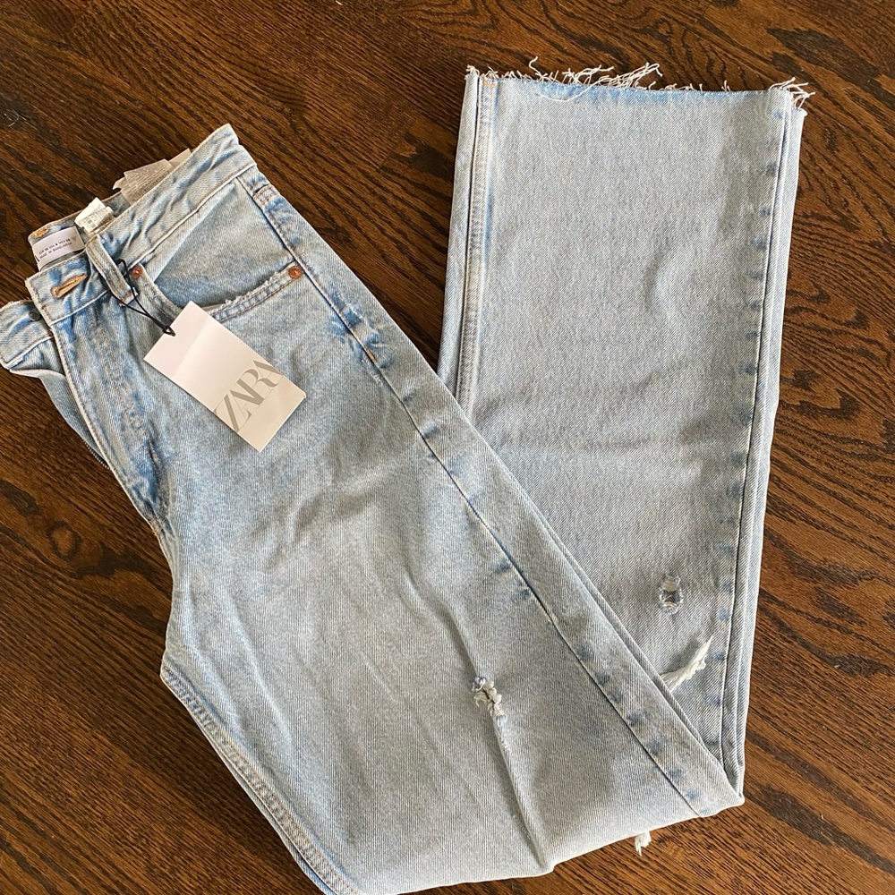 Zara Blogger Favorite! Light wash Wide Leg Ripped Denim Jeans